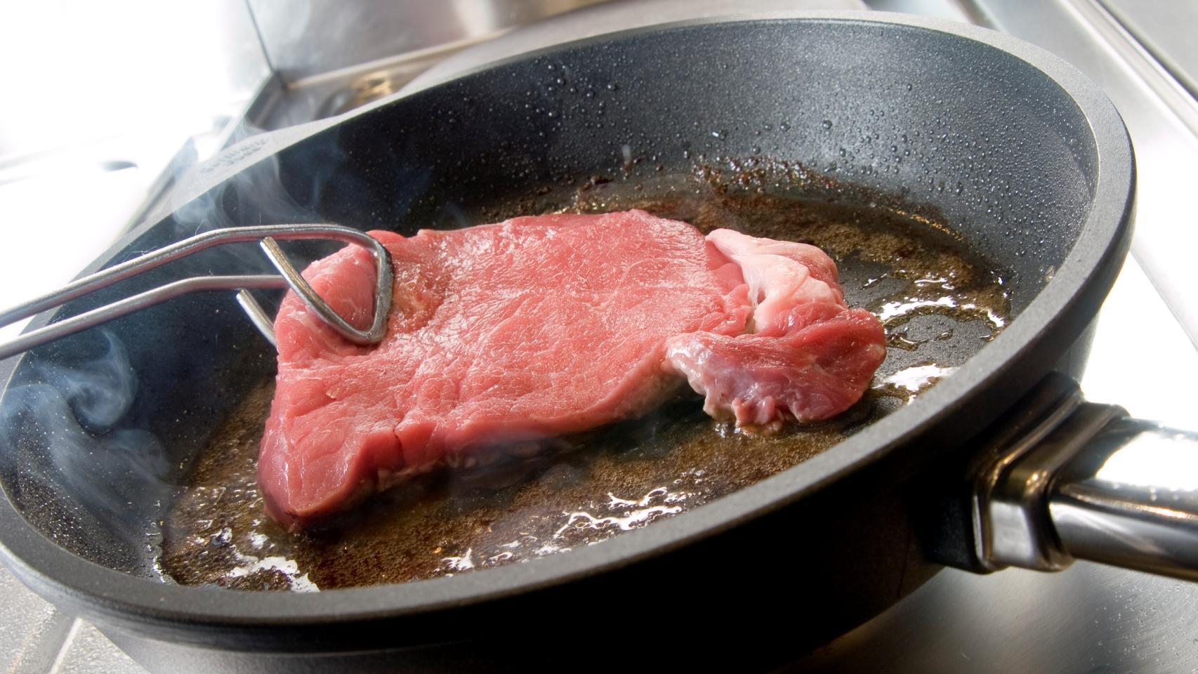 Un filete en una sartén