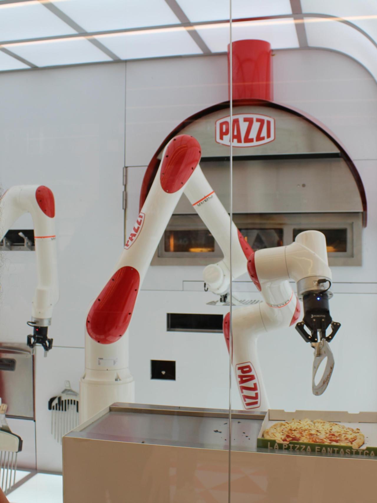 EL ESPAÑOL asiste a la creación de pizzas en la nueva tienda de Madrid de Pazzi.