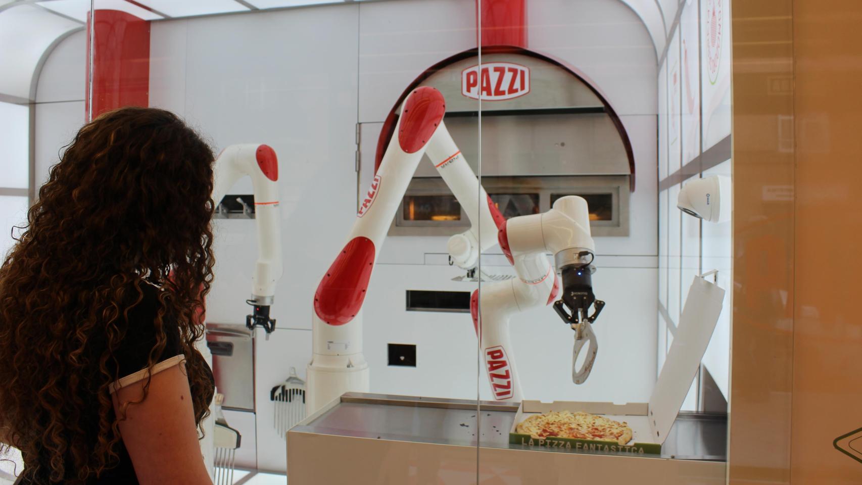 EL ESPAÑOL asiste a la creación de pizzas en la nueva tienda de Madrid de Pazzi.