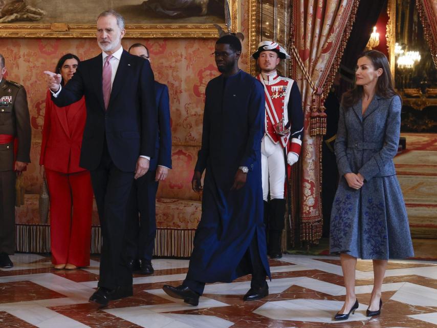 Los Reyes y el mandatario senegalés, a su entrada.