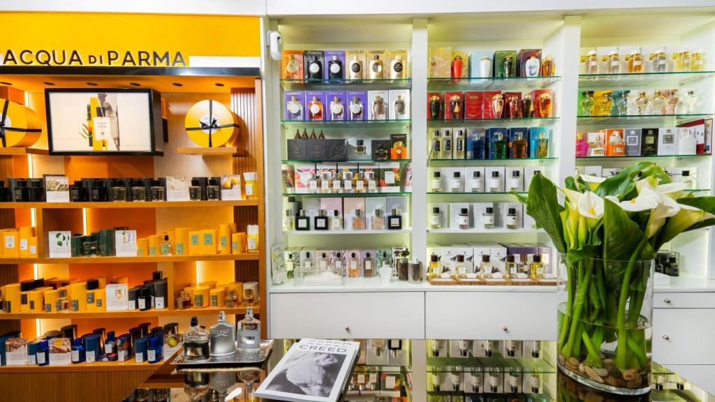 Parte de la tienda de cosmética y fragancias nicho de Dulce Calvo.