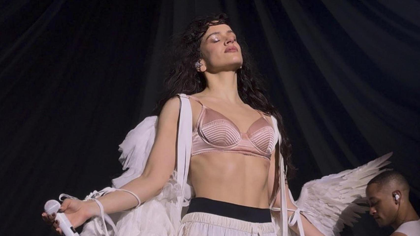 Rosalía, durante su reciente concierto en Lyon del 'Lux Tour'. Foto: EFE/X de Lux Tour