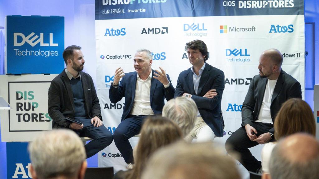 De izquierda a derecha, Alberto Iglesias (DISRUPTORES), Luis Miguel Martín (Sercotel), Javier Castillo (Mahou San Miguel) y Óscar Rivas (Dell Technologies).