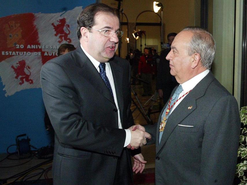 El entonces presidente de la Junta, Juan Vicente Herrera, junto a Manuel Estella, en una imagen de 2003