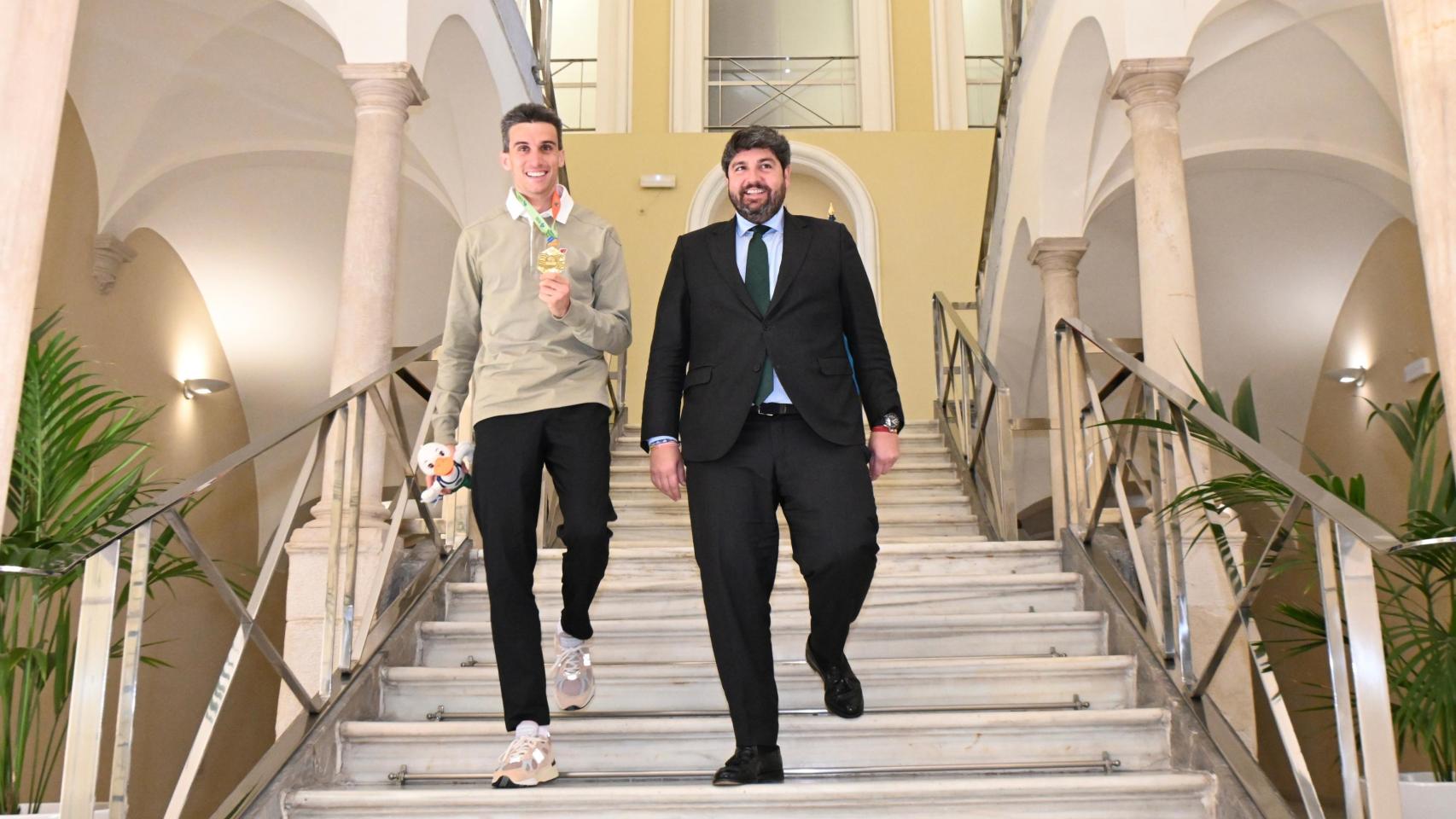 Mariano García, junto al Presidente de la Región de Murcia, López Miras, tras la consecución del oro mundial