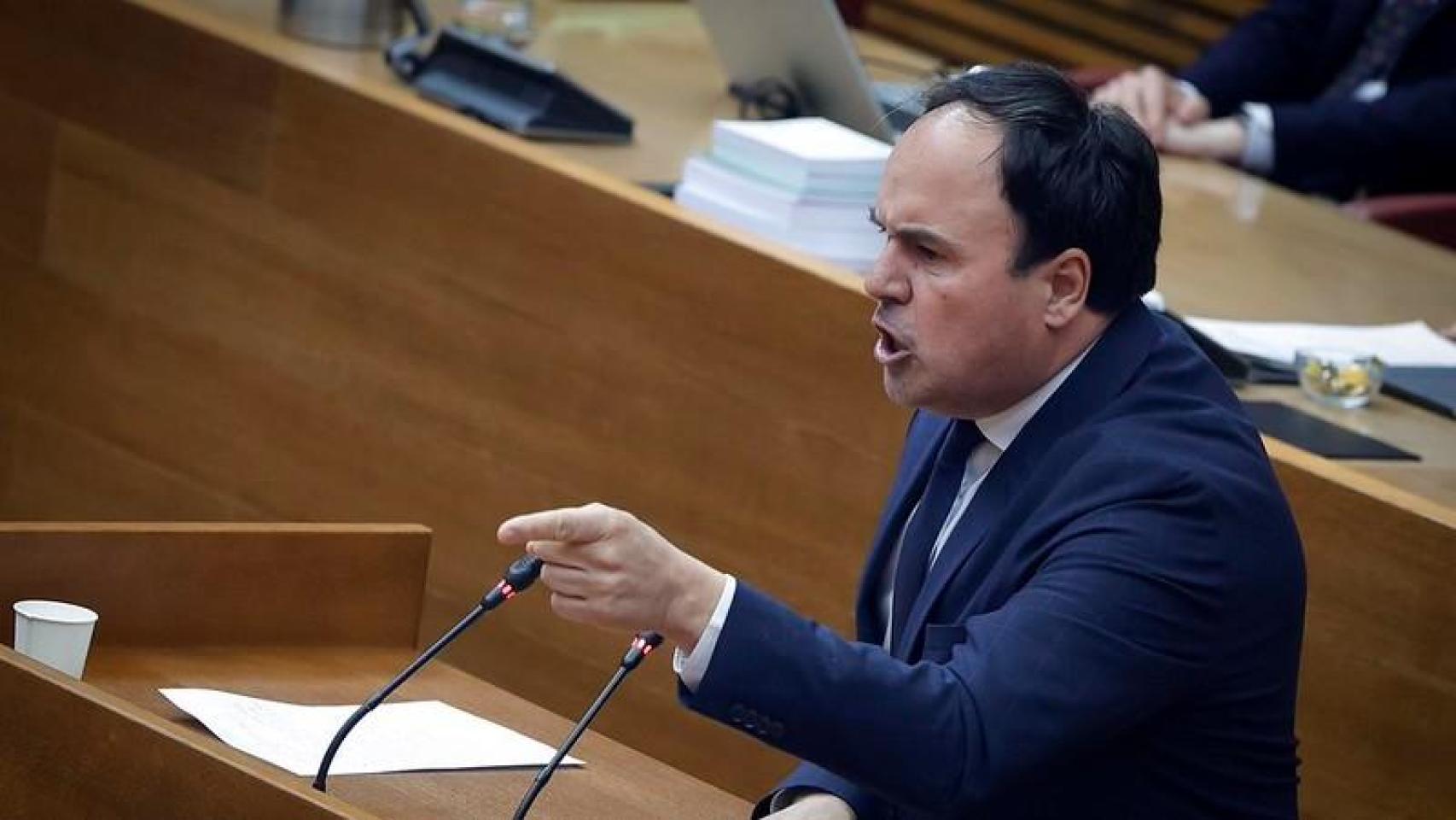 El presidente de la Generalitat, Juanfran Pérez Llorca, este jueves en Les Corts. José Cuéllar / Corts
