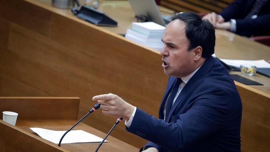 El presidente de la Generalitat, Juanfran Pérez Llorca, este jueves en Les Corts. José Cuéllar / Corts