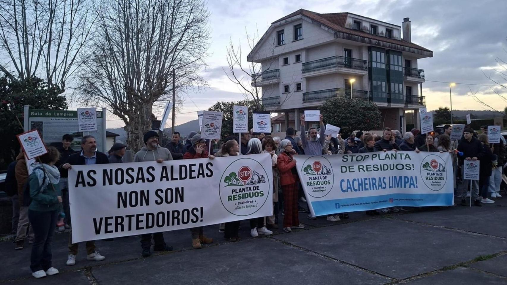 Vecinos protestan contra la planta de residuos de la construcción de Teo.