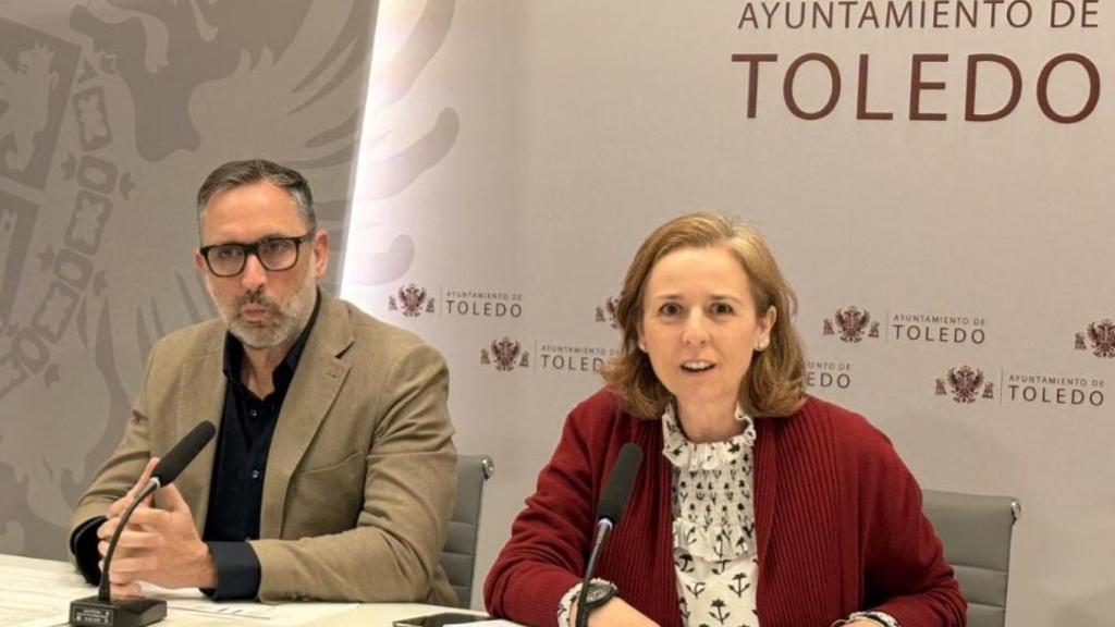 El concejal de Movilidad, Iñaki Jiménez, y la concejala de Obras y Servicios, Loreto Molina.