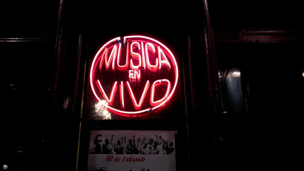 Cafe Central de Madrid sign.
