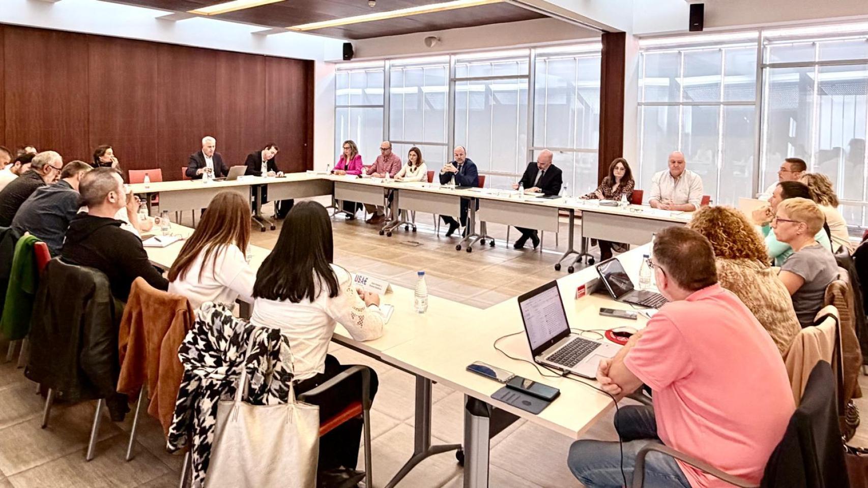 Reunión inicial del Sescam y los sindicatos para la recuperación de la carrera profesional sanitaria.