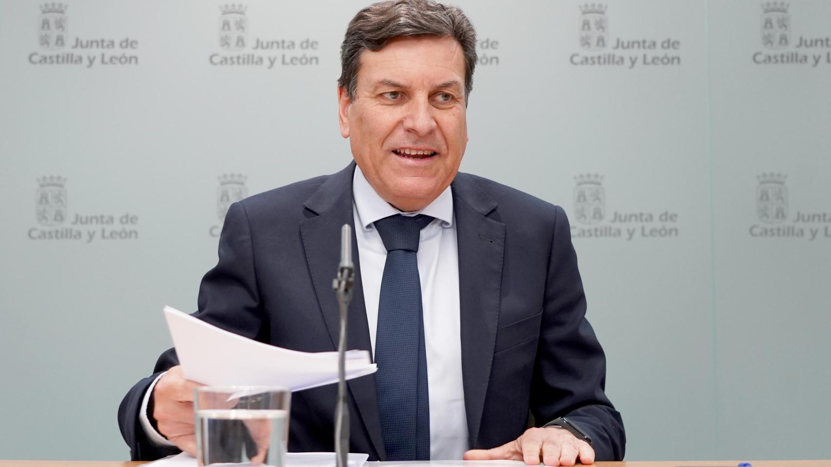 El portavoz de la Junta, Carlos Fernández Carriedo, durante la rueda de prensa posterior al consejo de Gobierno