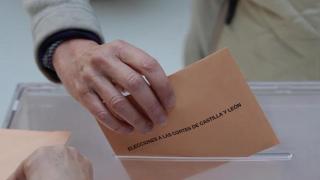 Una urna en las pasadas elecciones de Castilla y León.