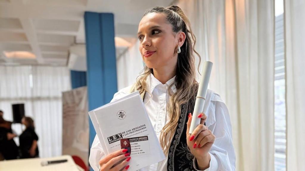 Agustina Páez, at her graduation ceremony as a lawyer, in 2024.