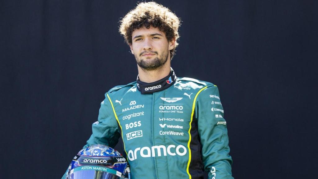 Jak Crawford, durante la sesión de fotos de Aston Martin en la previa del GP de Japón.
