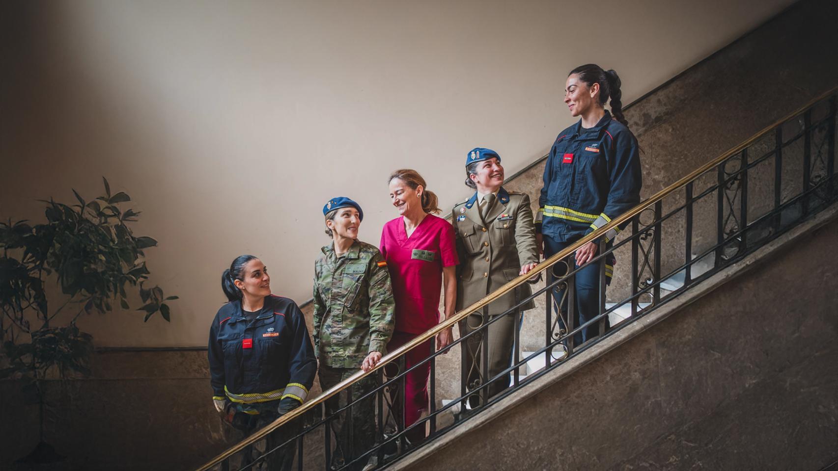 Cinco mujeres de la Guardia Real abren las puertas del cuartel de El Pardo para mostrar su vocación: Es un orgullo servir a la Corona