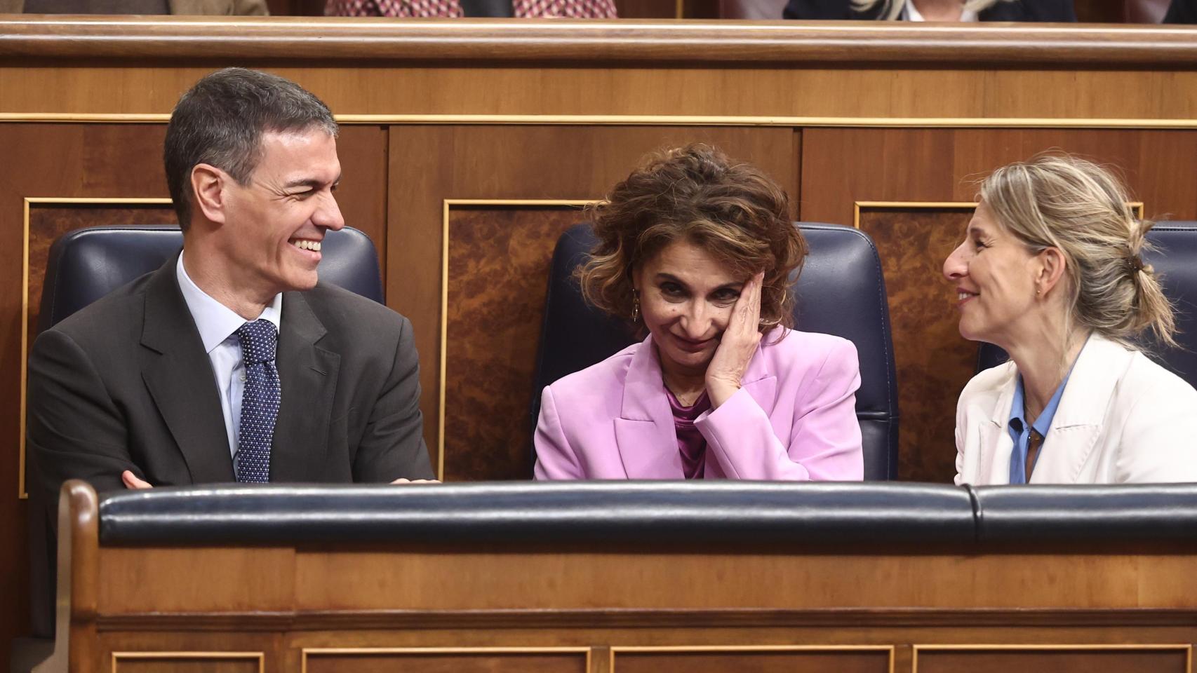 Pedro Sánchez, María Jesús Montero y Yolanda Díaz, en el Congreso, este jueves.