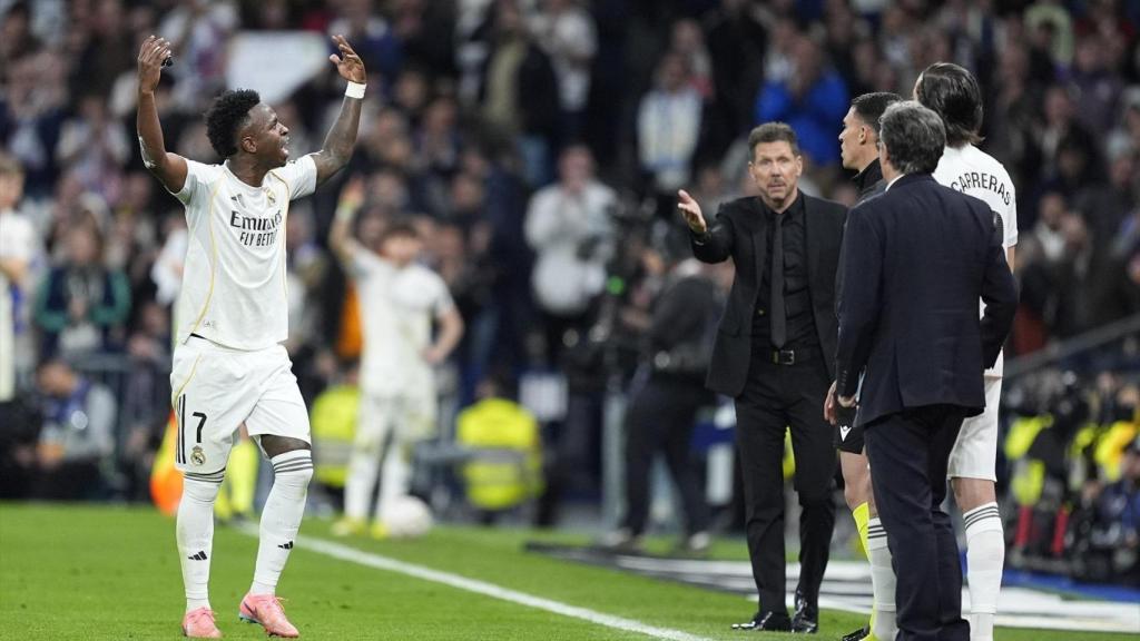 Vinicius en su cambio contra el Atlético de Madrid.