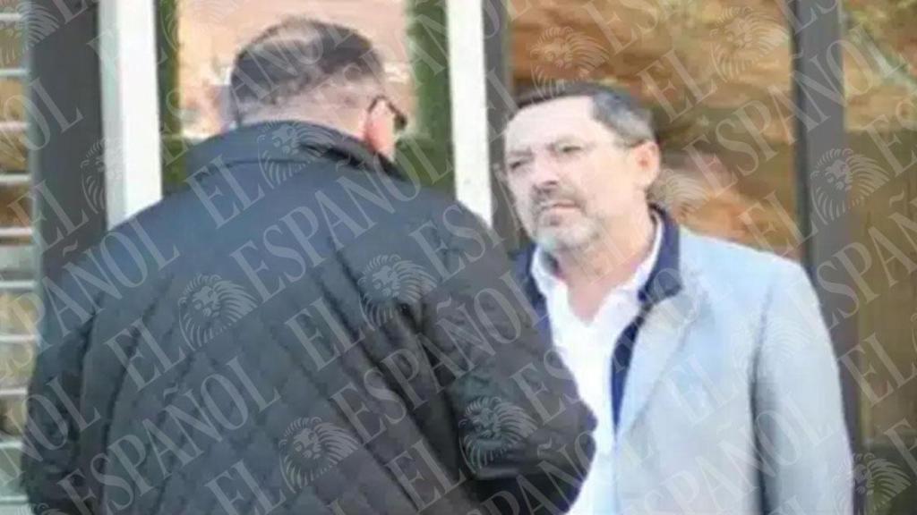 Koldo (de espaldas), reunido con el empresario José Ruz, el 28 de noviembre de 2022 en Madrid.