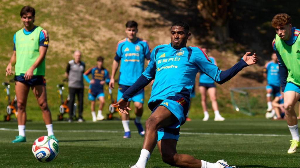 Cristhian Mosquera, en un entrenamiento con la Selección.