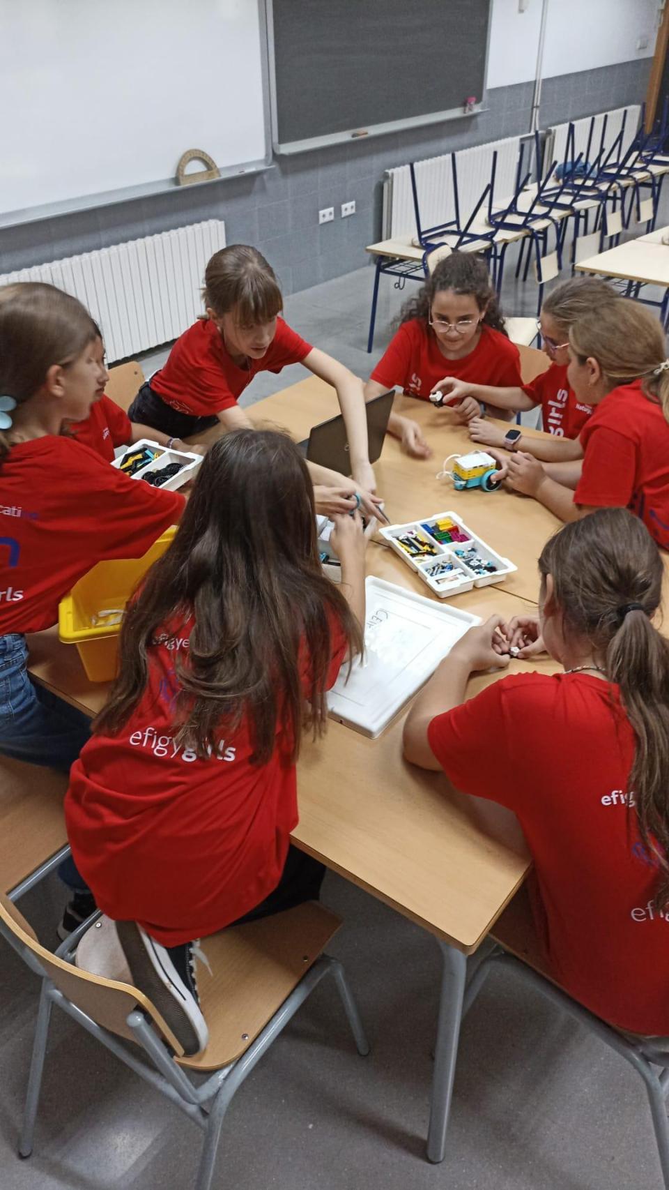Actividad integrada en el programa Efigy Girls en el CEIP Mariano Benlliure de Aldaia.