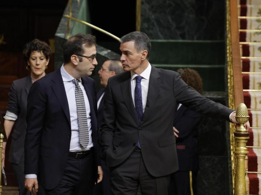 Carlos Cuerpo y Pedro Sánchez, en el Congreso de los Diputados.