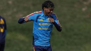 Lamine Yamal, entrenando con la selección