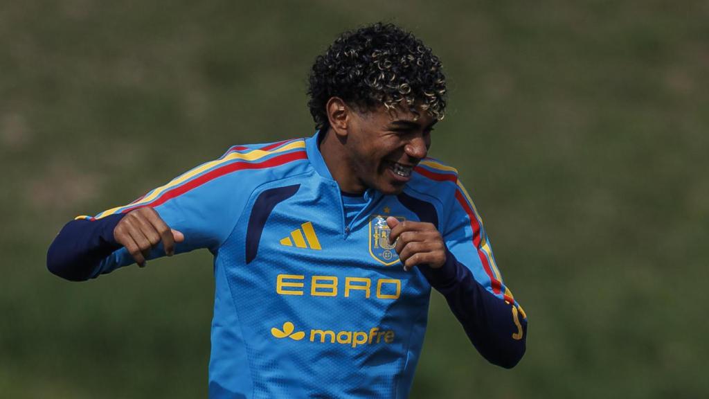 Lamine Yamal, entrenando con la Selección