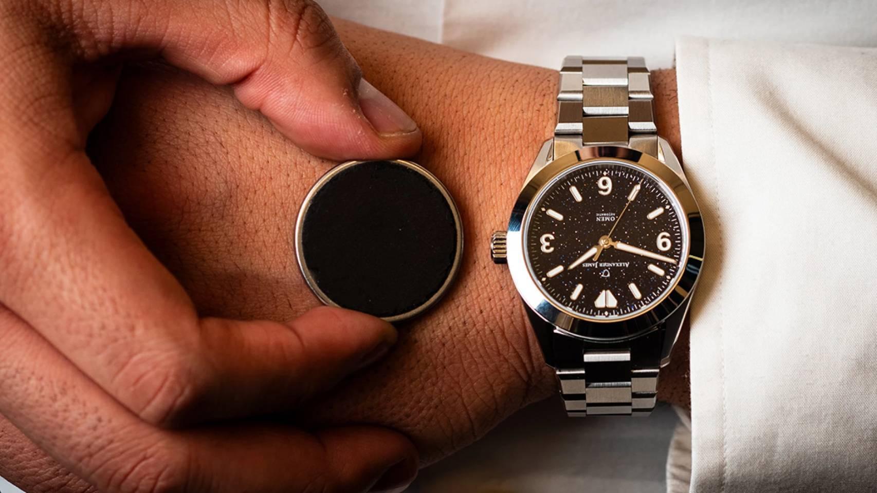 El sensor Heir que convierte un reloj analógico en inteligente.