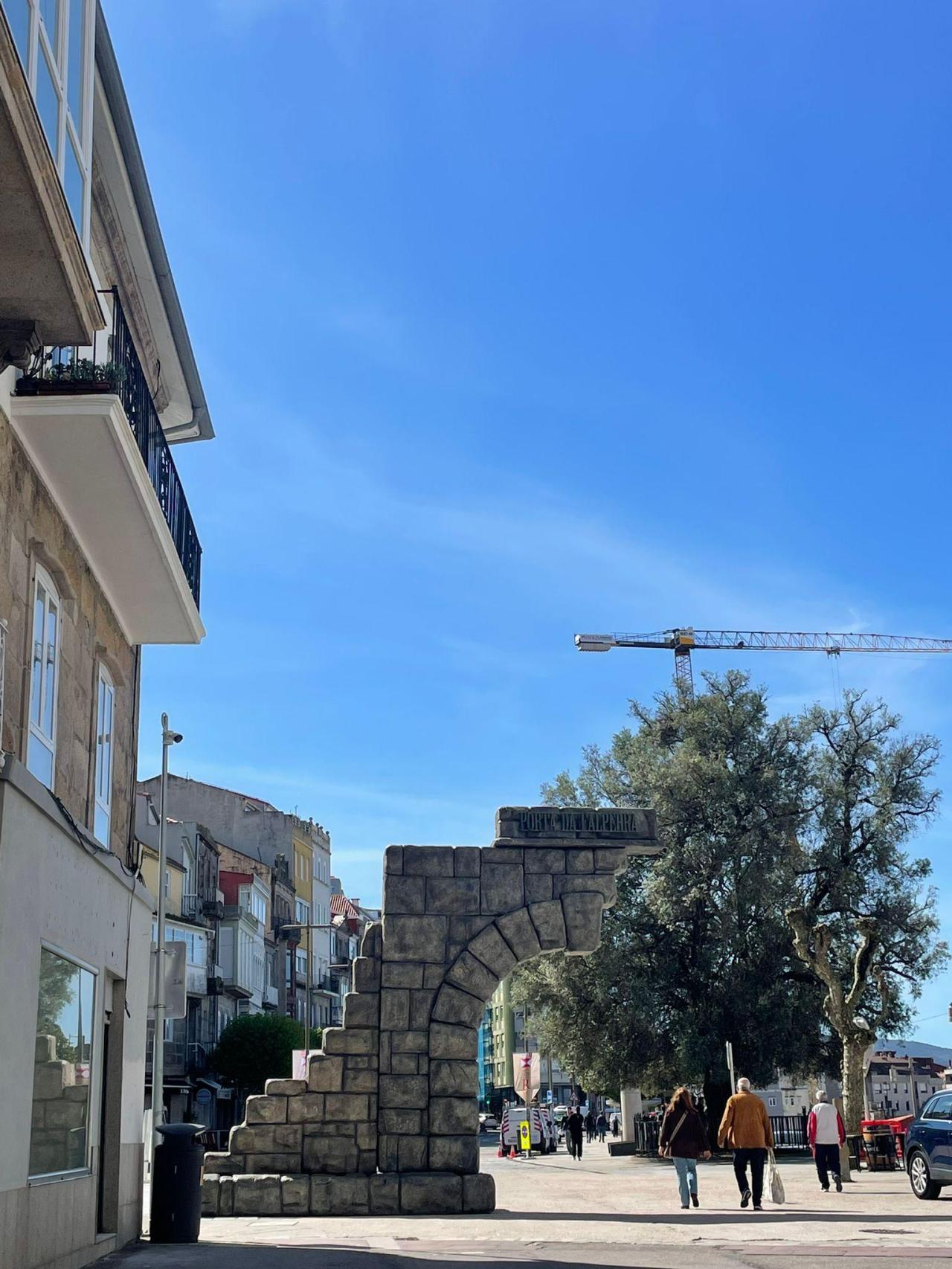 Una de las puertas de La Reconquista de Vigo.