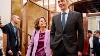 Pedro Sánchez junto a María Jesús Montero antes de dejar su cargo.