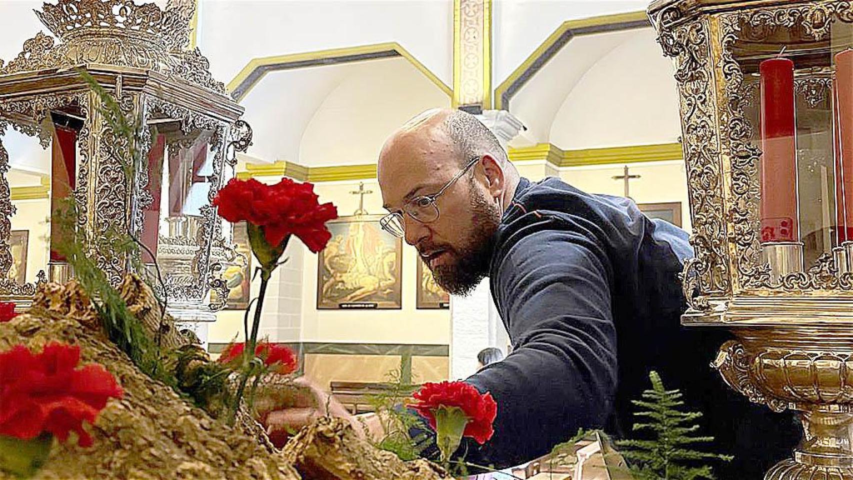 Daniel López Almanza, florista y cofrade.