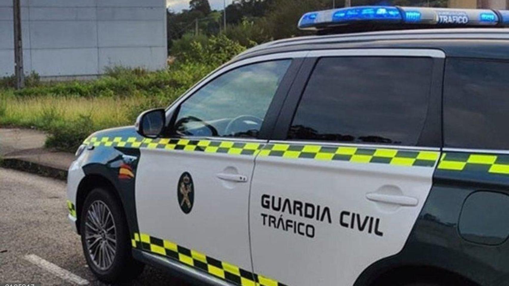 Circular de manera continuada por el carril izquierdo no solo es ilegal, sino que aumenta el riesgo de accidentes. Por eso está sancionado.