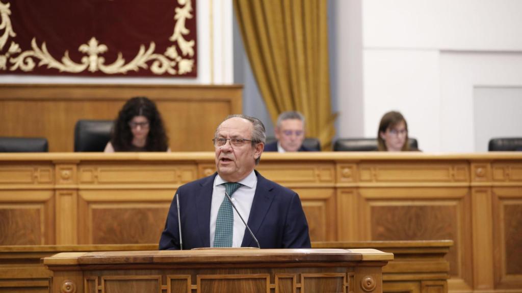 El consejero de Hacienda, Administraciones Públicas y Transformación Digital, Juan Alfonso Ruiz Molina, en el Pleno de las Cortes de Castilla-La Mancha del jueves 26 de marzo.