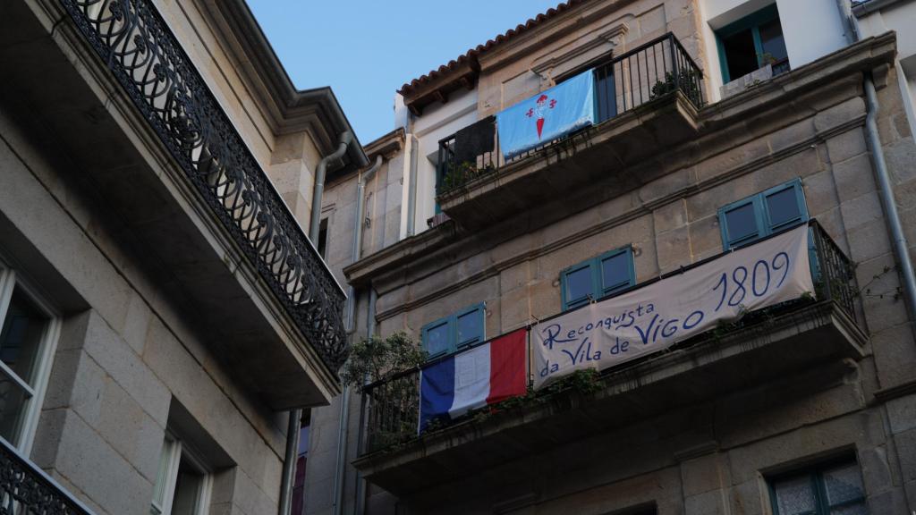 Fachada de un edificio del Casco Vello durante A Reconquista 2026