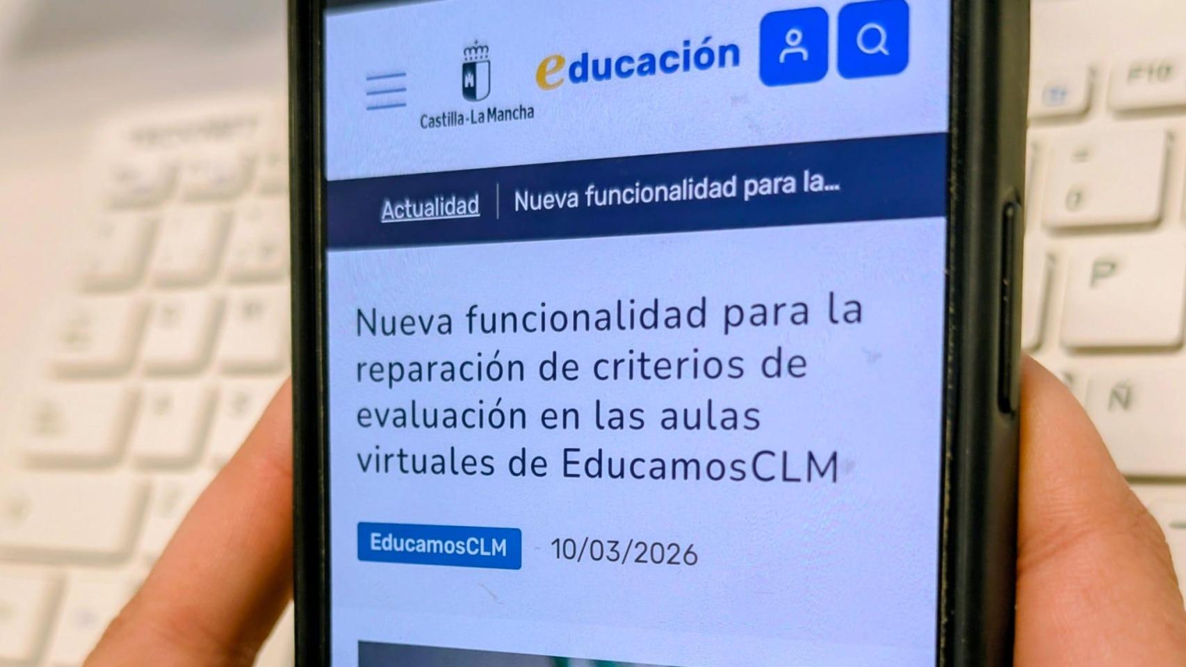Una usuaria de la plataforma EducamosCLM.