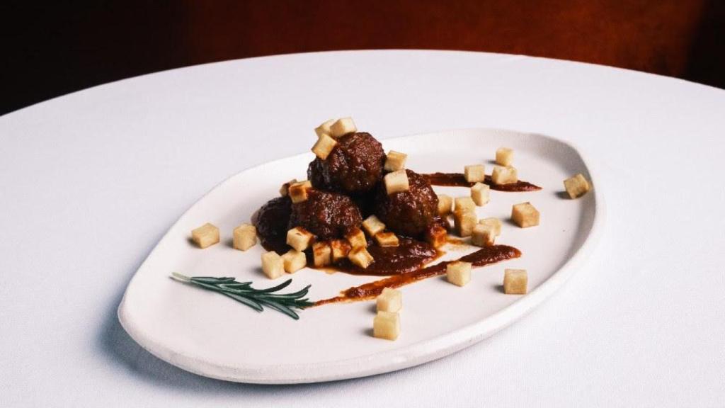 Albóndigas de vaca vieja, plato de la nueva carta de Alegal. EE