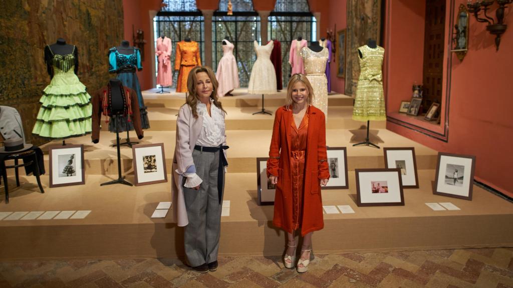 Cristina Carrillo de Albornoz y Eugenia Martínez de Irujo, comisarias de la exposición.