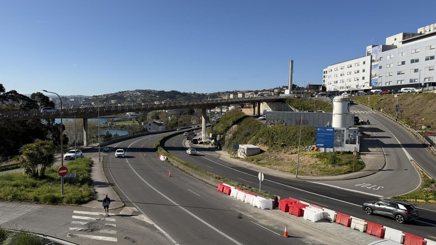 El viaducto de acceso al CHUAC este viernes, antes del derribo que comenzará el 30 de marzo.
