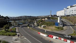 El viaducto de acceso al CHUAC este viernes, antes del derribo que comenzará el 30 de marzo.