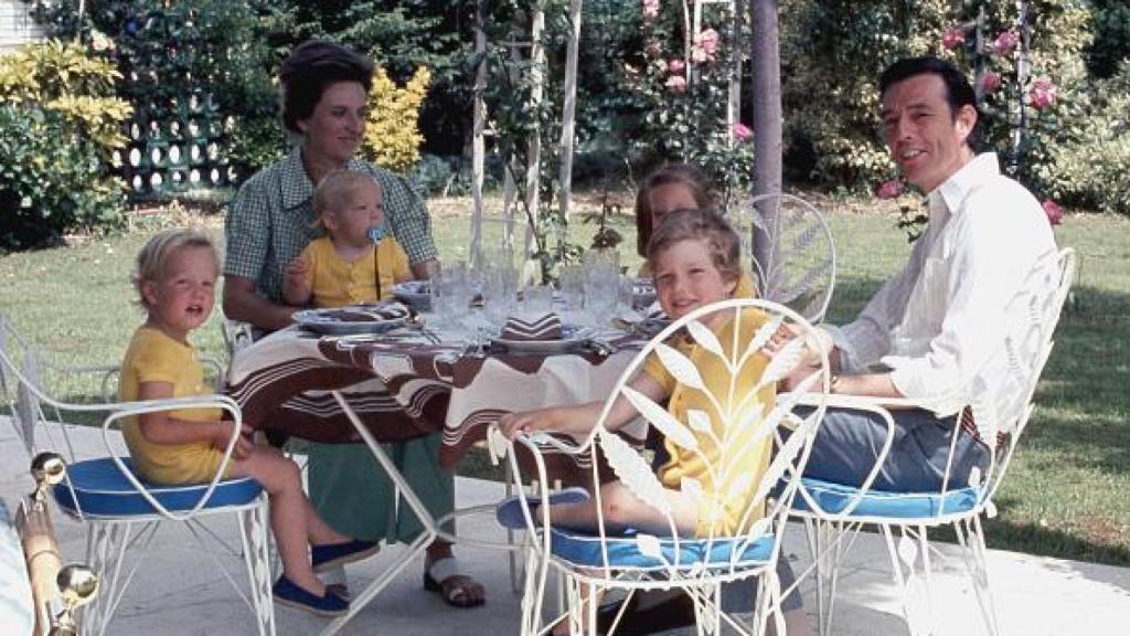 Pilar de Borbón siempre reunía a su familia alrededor de su mesa.
