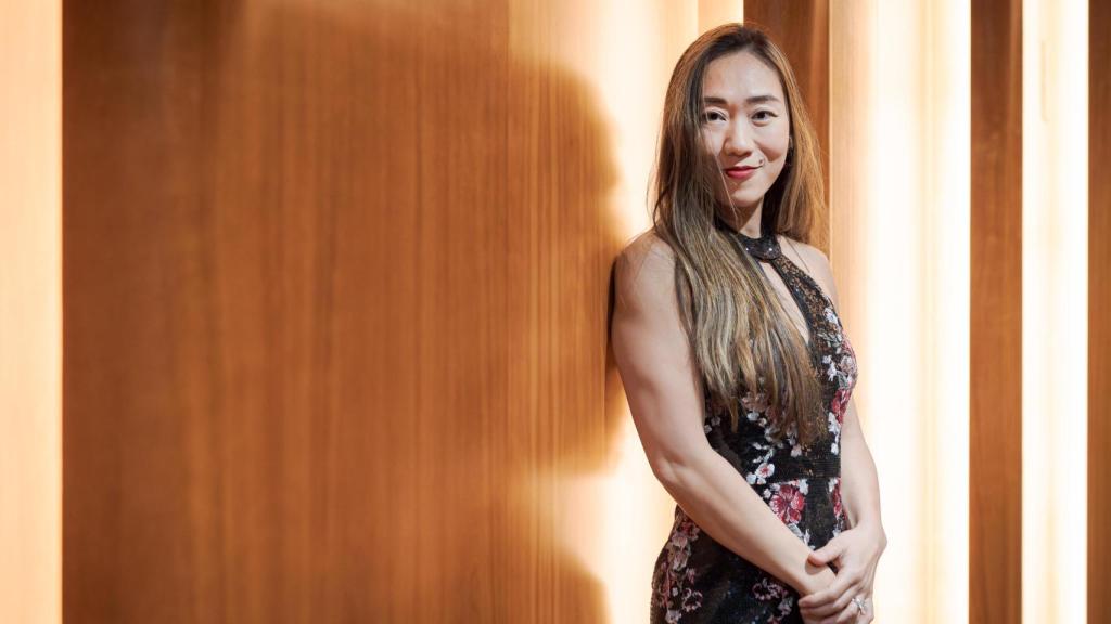 Mei Rui posando en la Escuela Superior de Música Reina Sofía