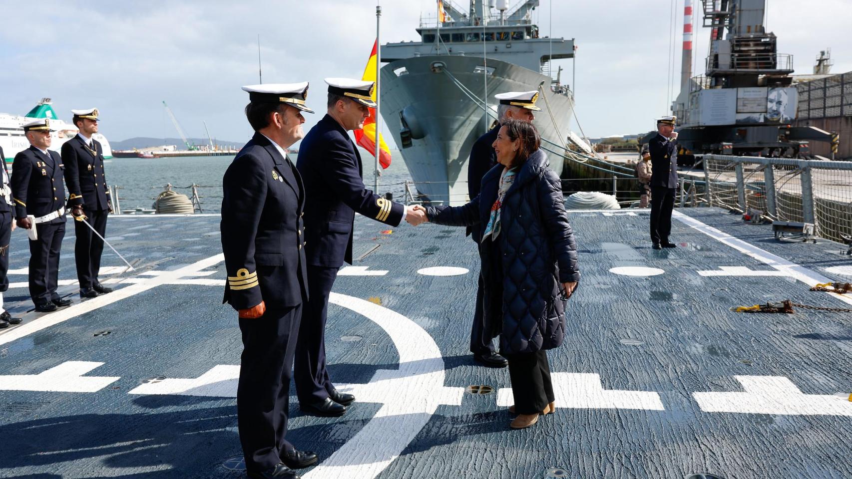 La ministra de Defensa, Margarita Robles, visita la fragata F-102 ‘Almirante Juan de Borbón’, buque de mando del Grupo Marítimo Permanente de la OTAN, SNMG-1. Puerto de Dublín.
