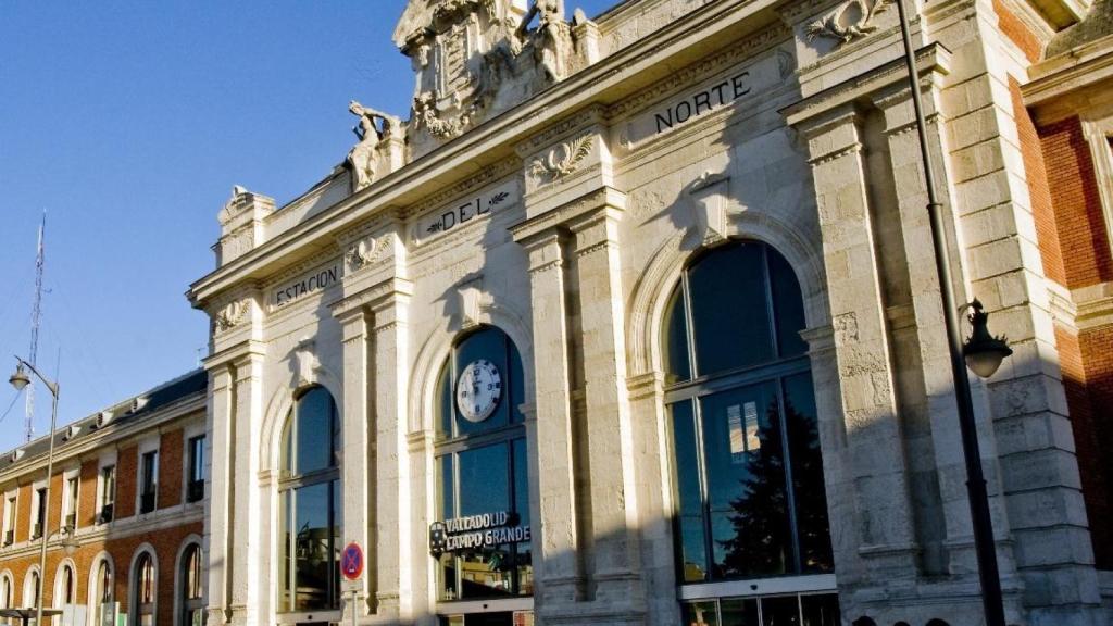 Imagen del edificio histórico de viajeros de la estación de tren de Valladolid