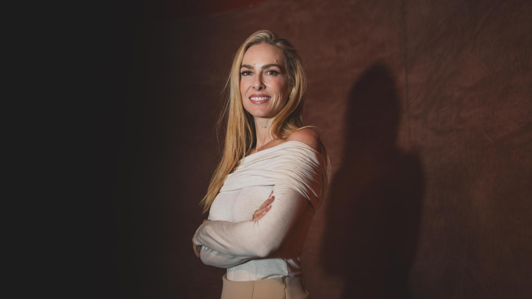 La actriz Kira Miró posa para su entrevista a EL ESPAÑOL.