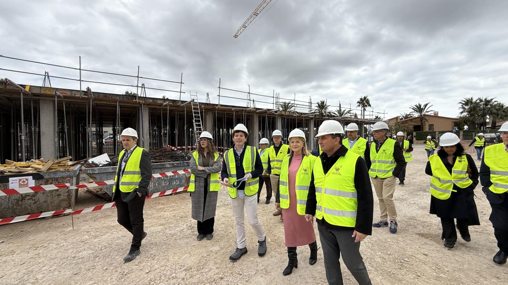 La visita a las obras del tercer colegio de La Nucia este viernes.