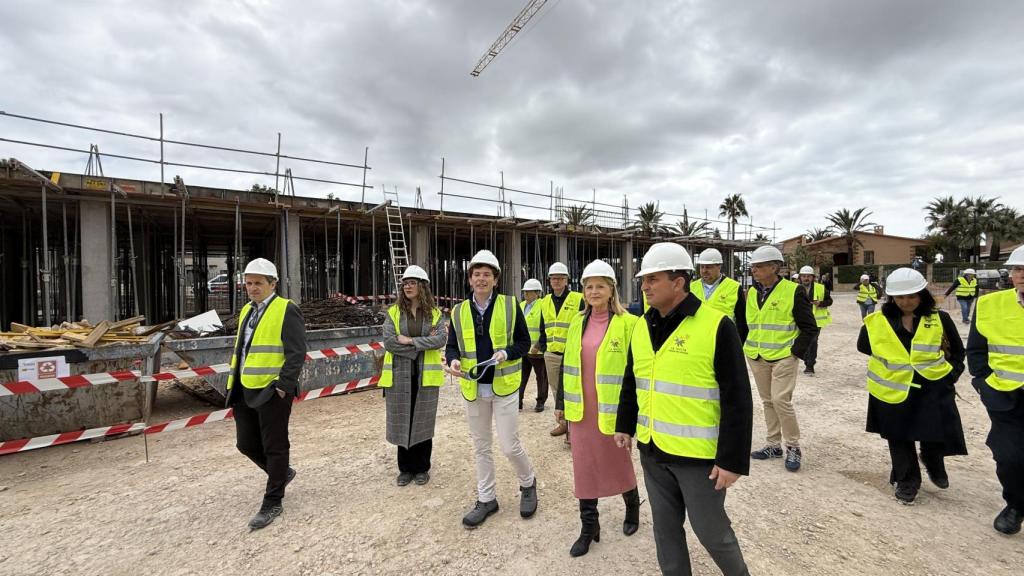 La visita a las obras del tercer colegio de La Nucia este viernes.