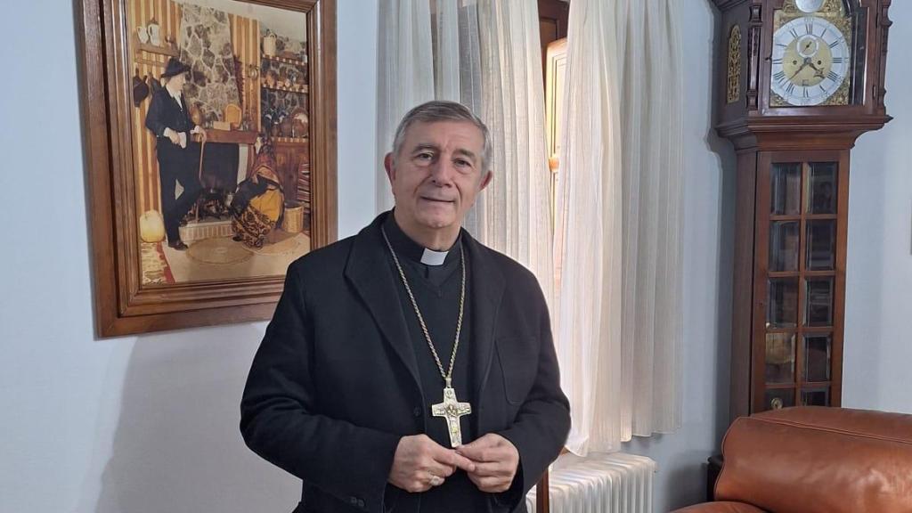 Don José Luís Retana. Al fondo, un cuadro con sus padres.