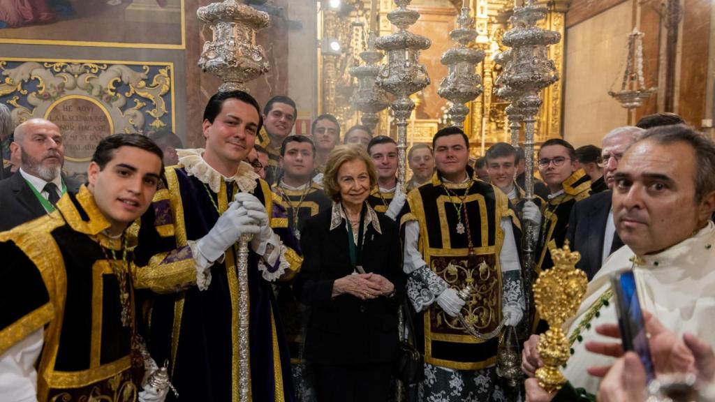 La Reina Sofía, en la procesión de la Macarena, durante la Semana Santa de 2017.