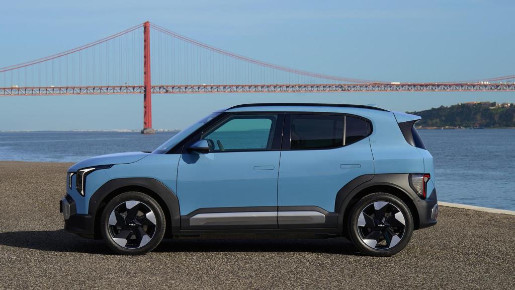 Silueta del Kia EV2, un modelo con hasta 453 kilómetros de autonomía.
